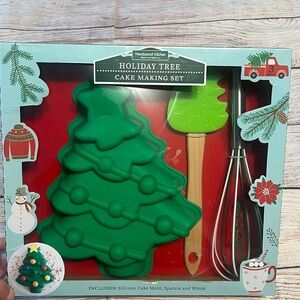 Holiday Tree Cake Making Set NWT